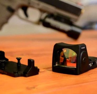 Pistol red dot mounting