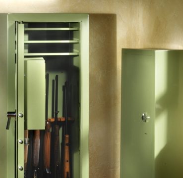 image of gun safe with rifles inside